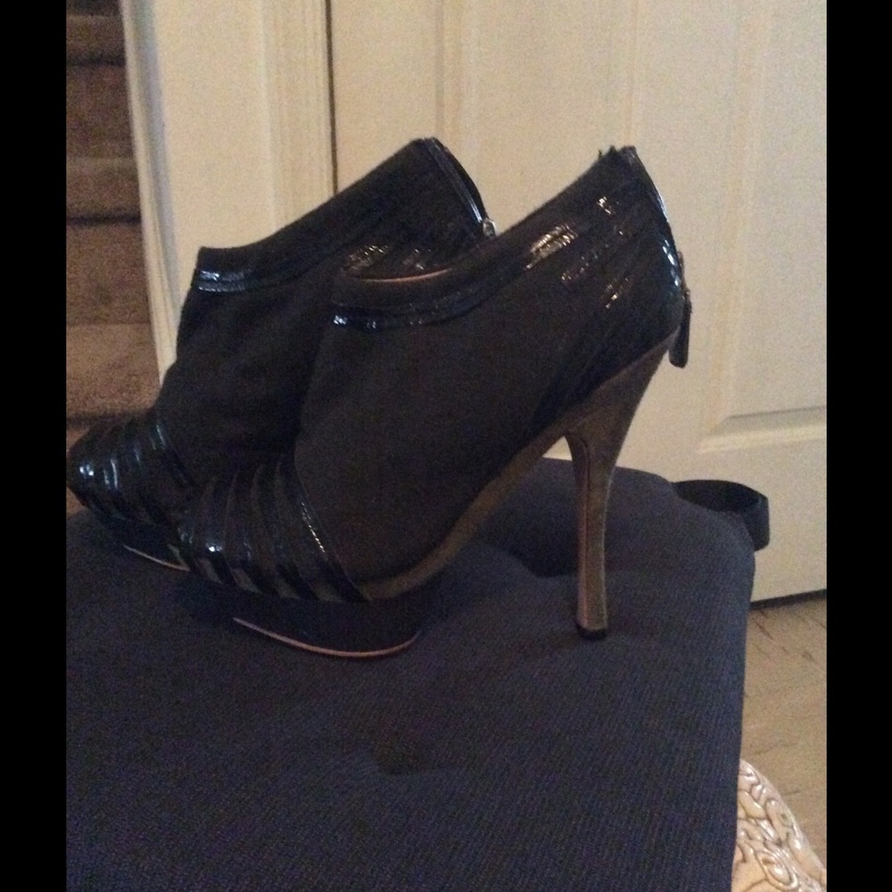 Women's peep toe bootie